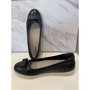 Trotters Women's  Avery Black Leather Ballet Flats Size 9 Bow Accent